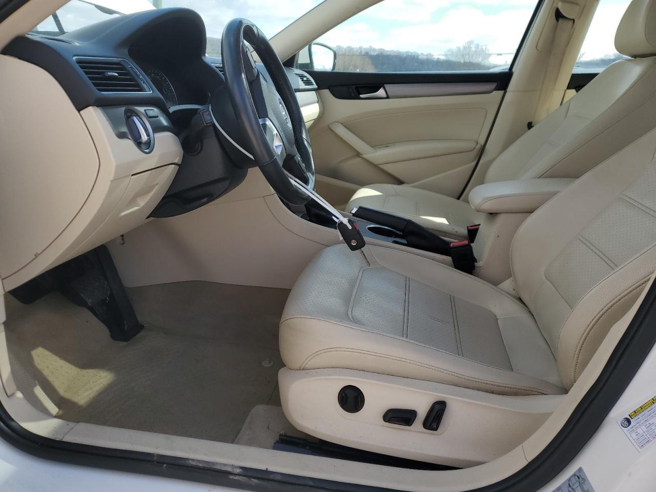 2014 VOLKSWAGEN PASSAT SE - Image 7