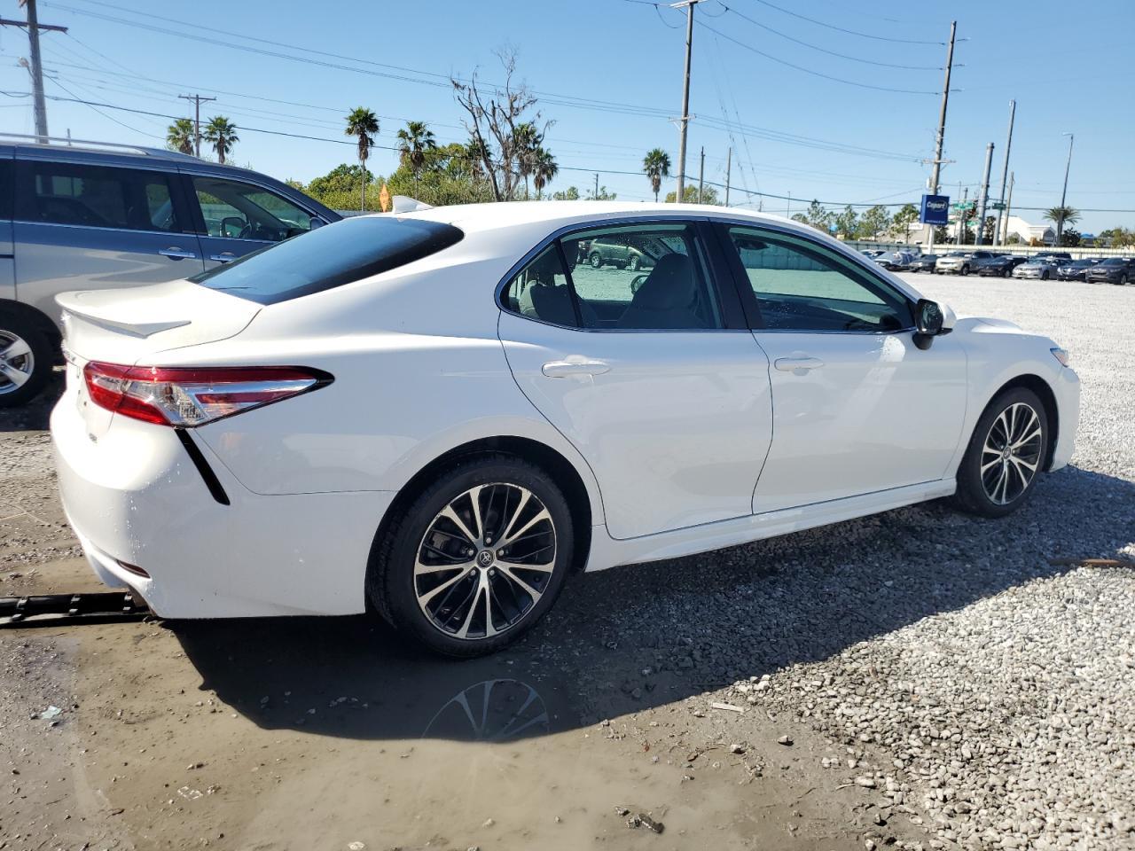 2020 TOYOTA CAMRY SE - Image 3