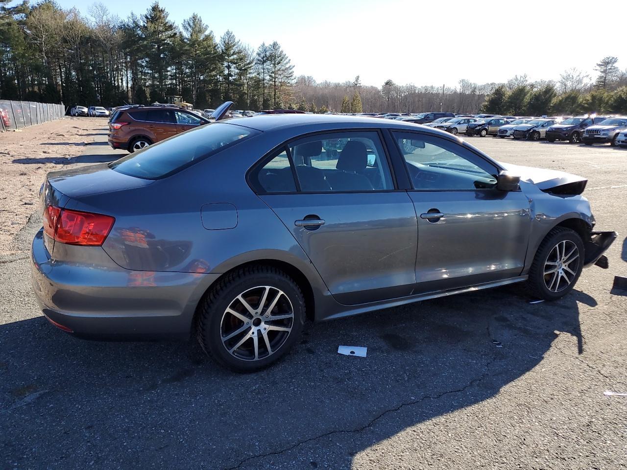 2013 VOLKSWAGEN JETTA BASE - Image 3