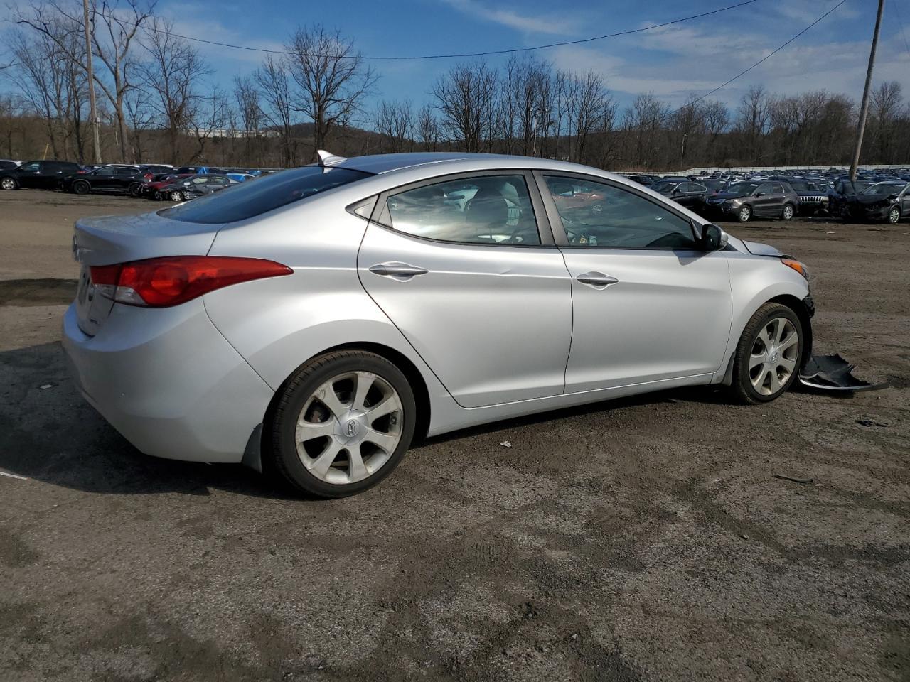 2013 HYUNDAI ELANTRA GL - Image 3