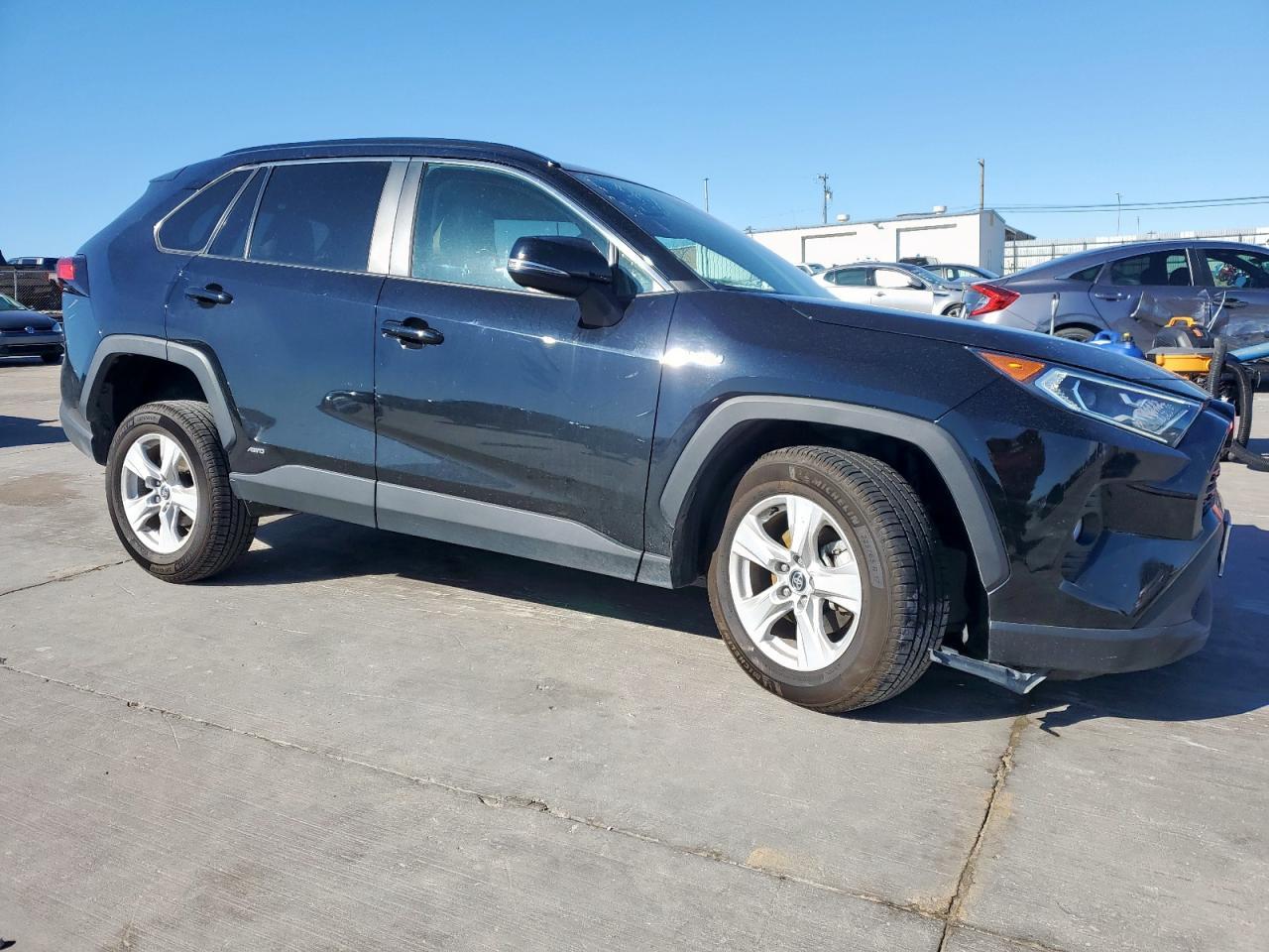 2020 TOYOTA RAV4 XLE - Фото 4