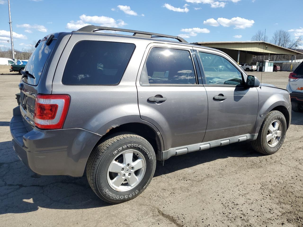 2010 FORD ESCAPE XLT - Image 3
