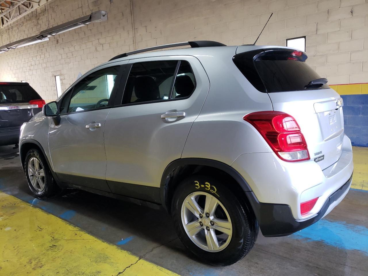 2021 CHEVROLET TRAX 1LT - Фото 2