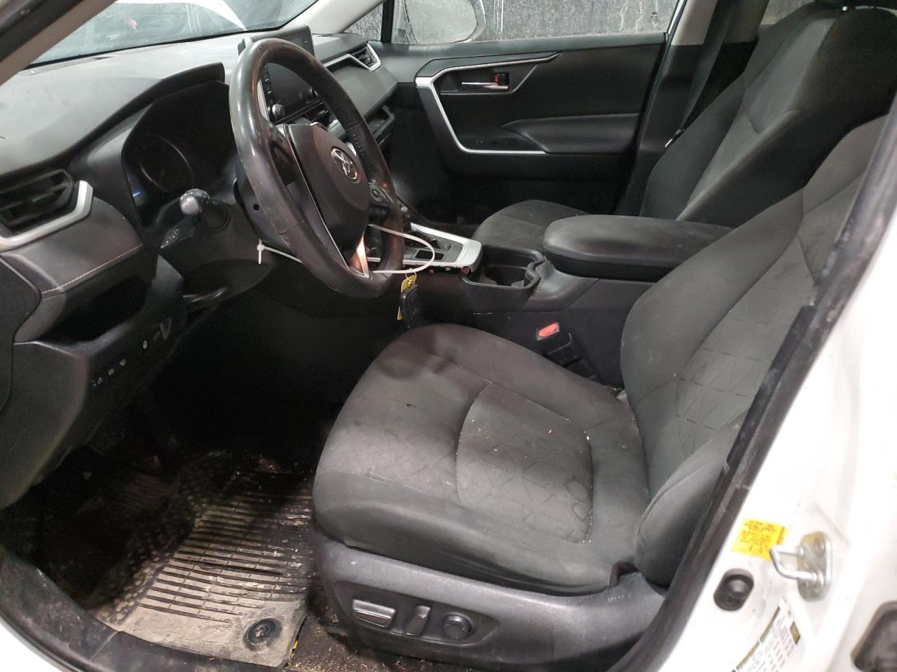 2020 TOYOTA RAV4 XLE - Image 7