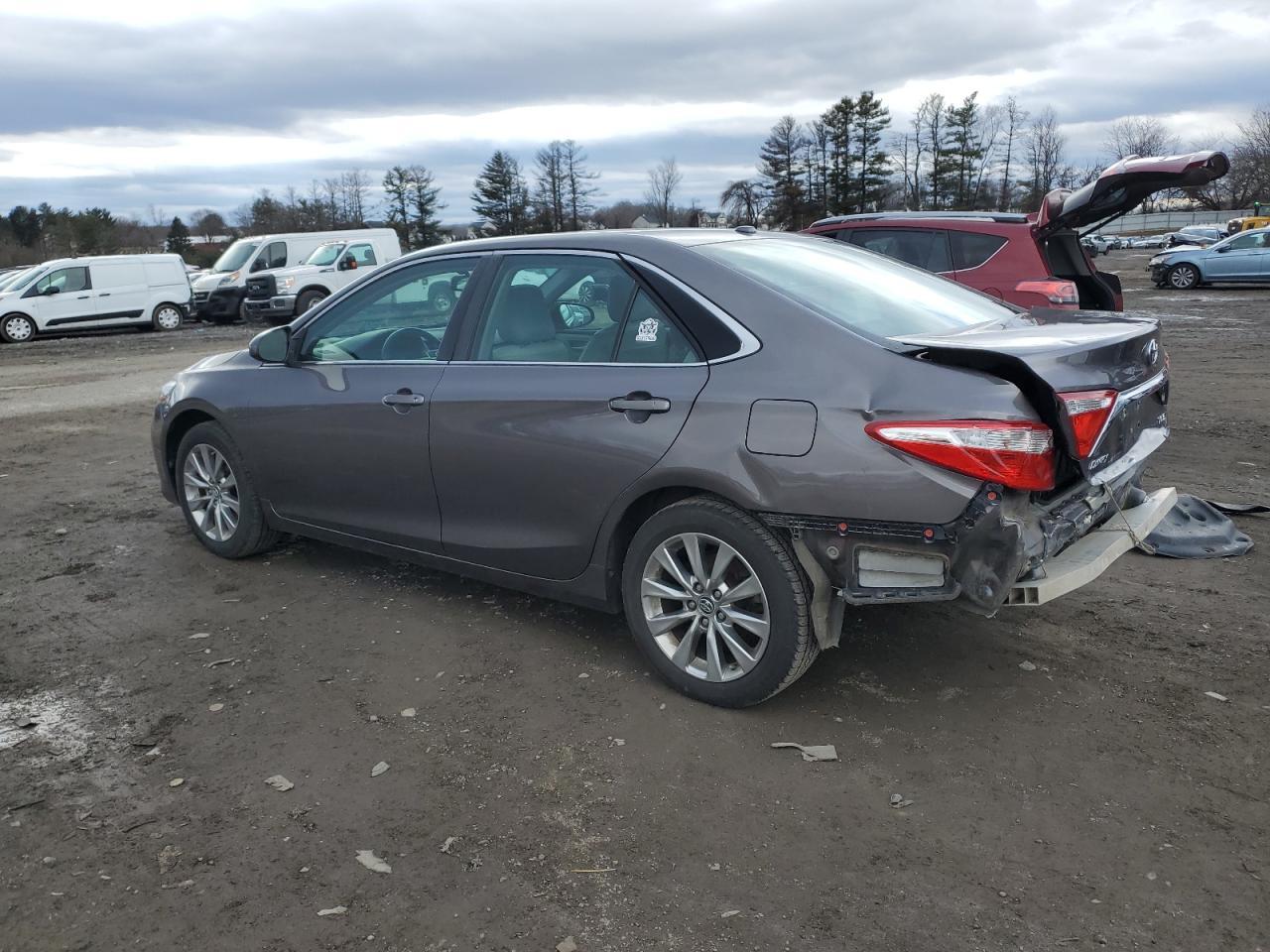 2015 TOYOTA CAMRY LE - Фото 2