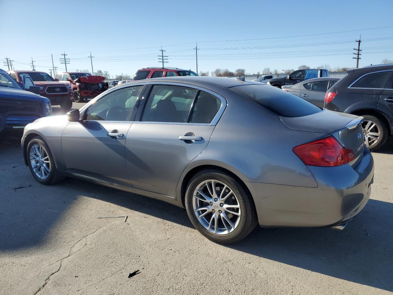 2011 INFINITI G37 BASE - Image 2