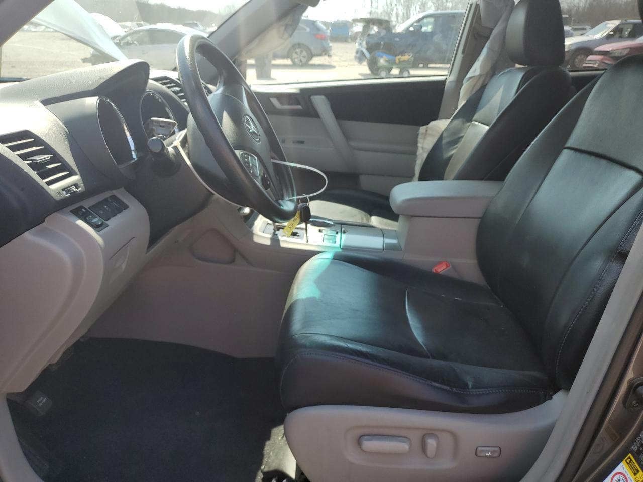 2012 TOYOTA HIGHLANDER - Image 7