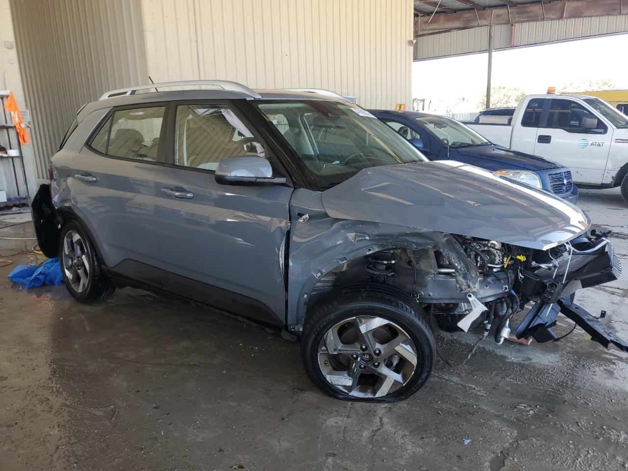 2023 HYUNDAI VENUE SEL - Image 4