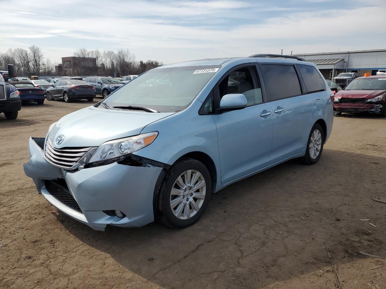 2015 TOYOTA SIENNA XLE
