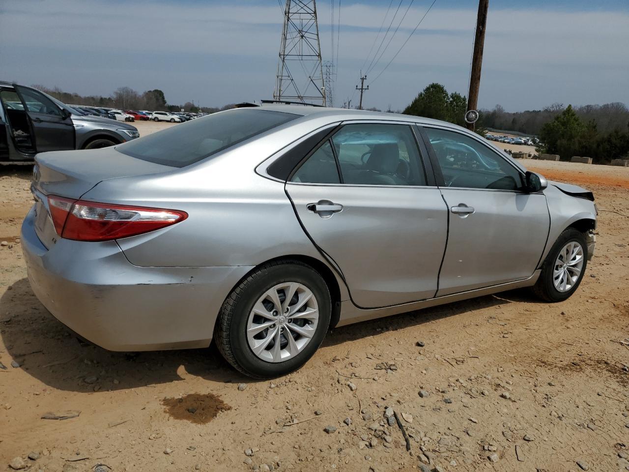 2015 TOYOTA CAMRY LE - Фото 3