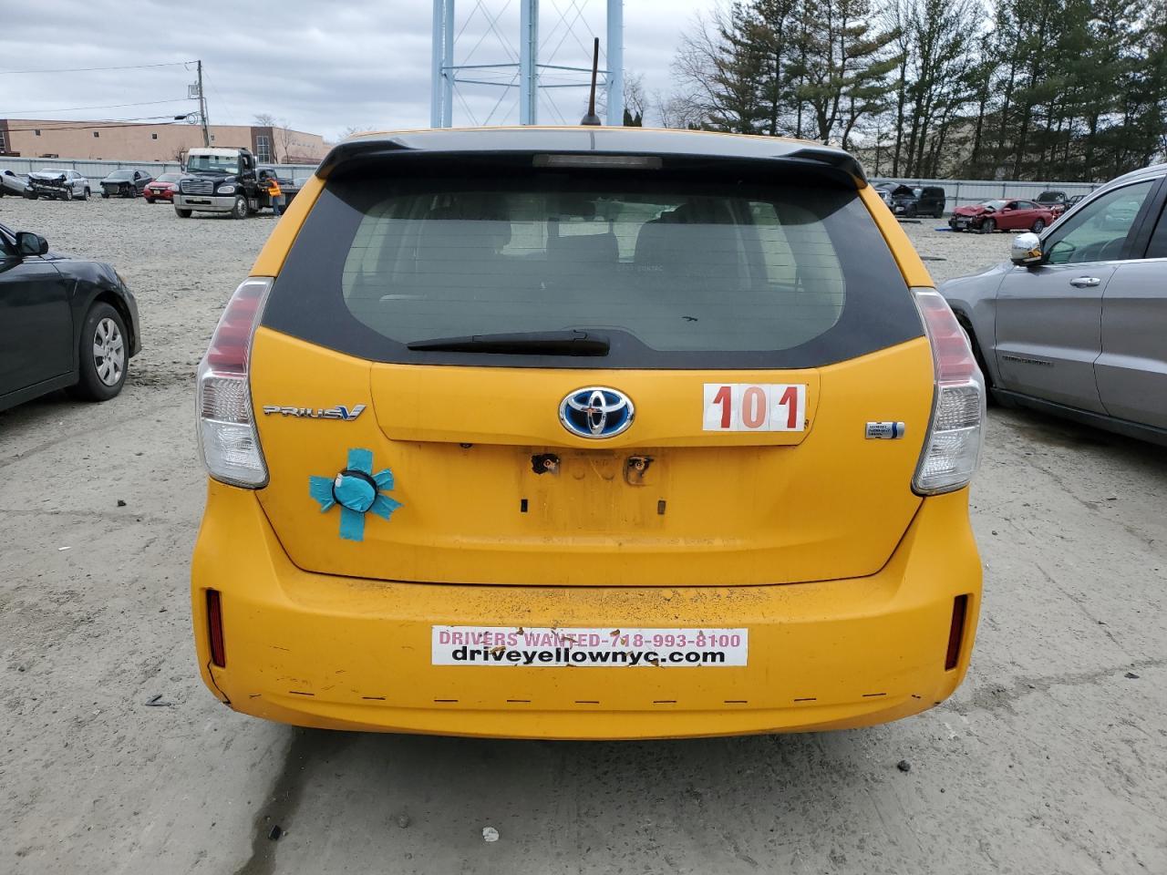 2016 TOYOTA PRIUS V - Фото 6