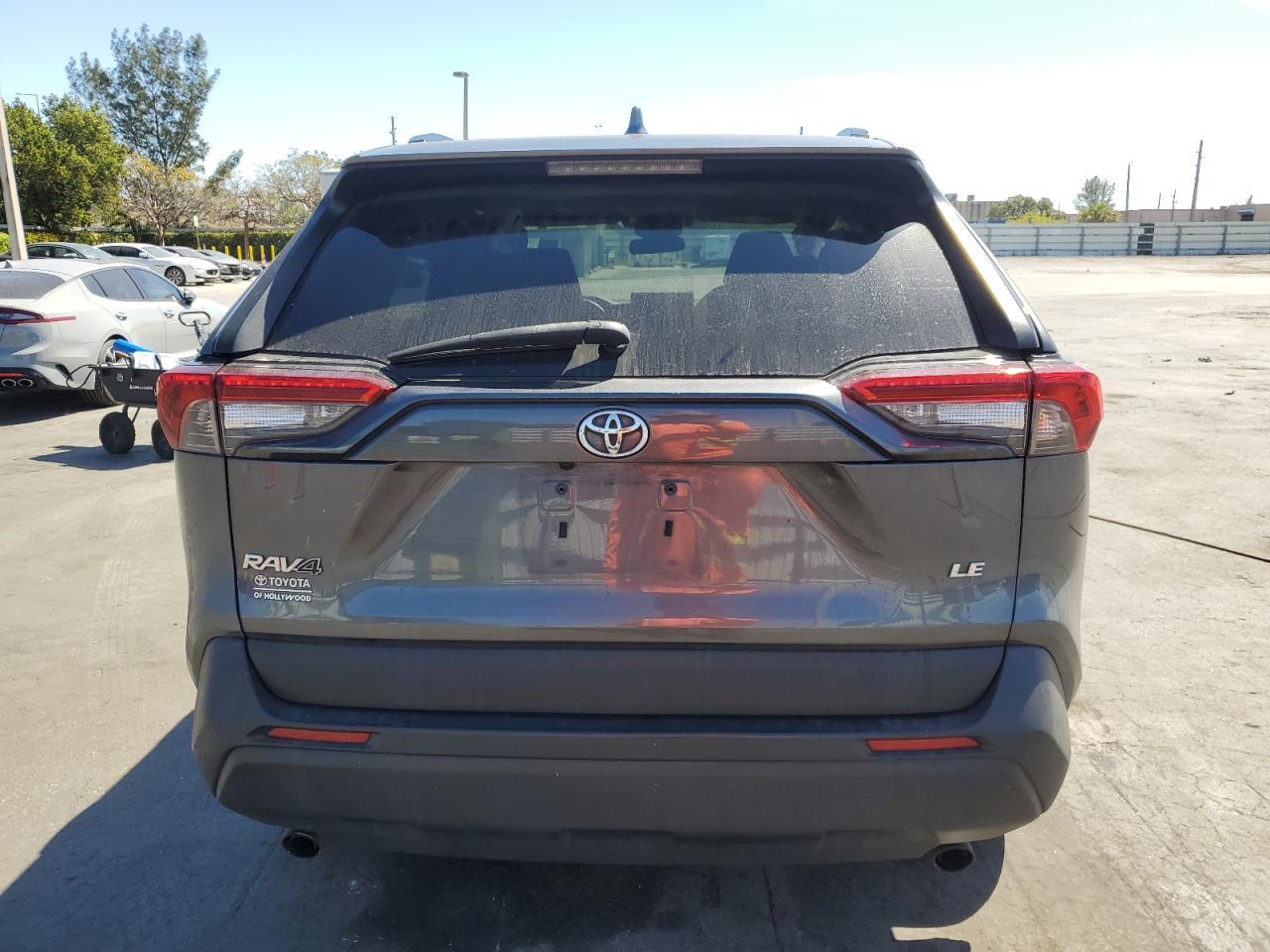2021 TOYOTA RAV4 LE - Фото 6