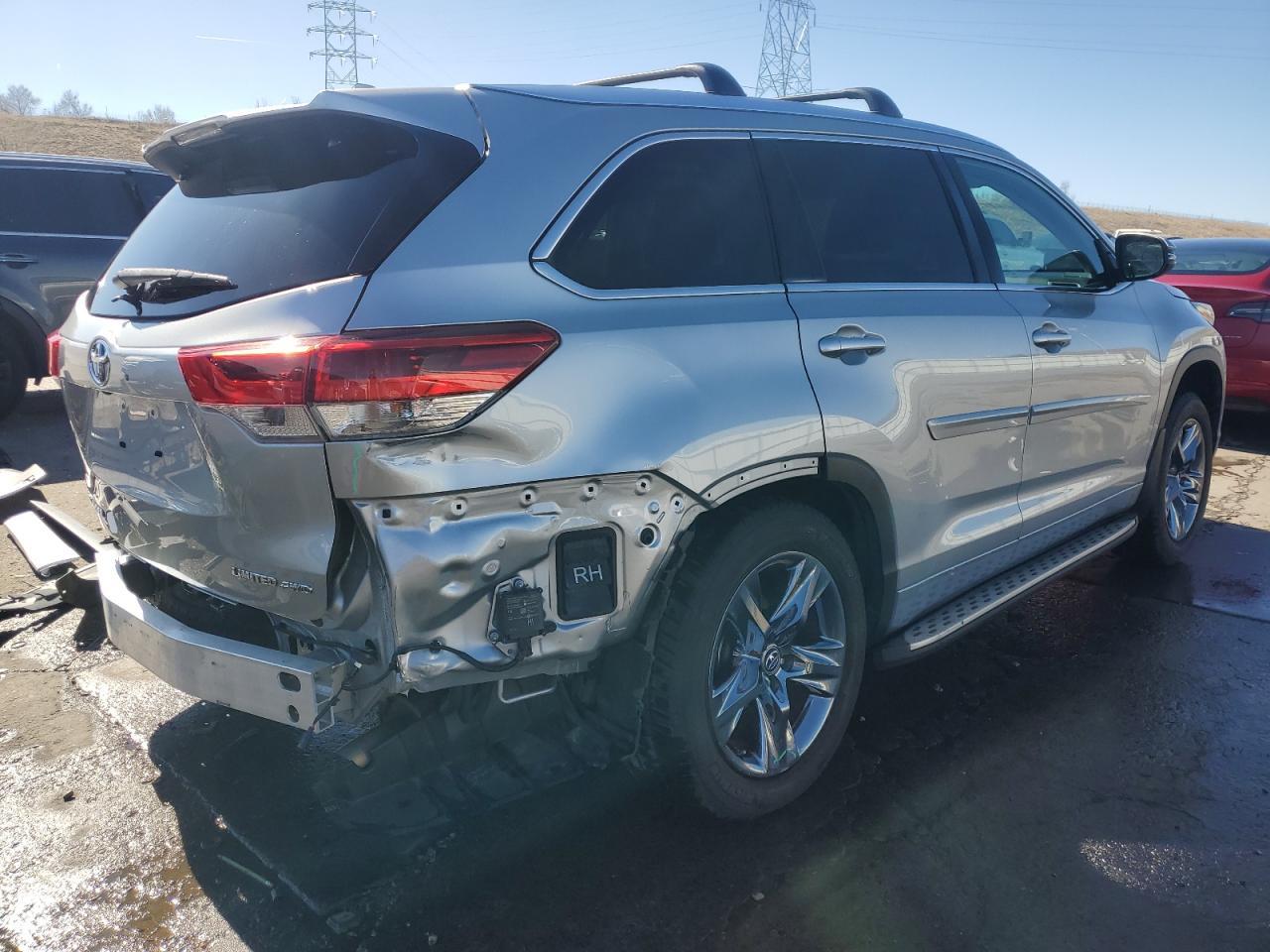 2019 TOYOTA HIGHLANDER - Image 3