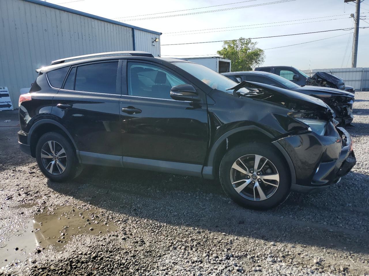2017 TOYOTA RAV4 XLE - Image 4