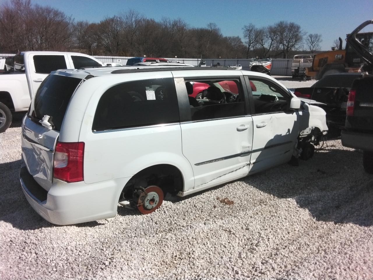 2014 CHRYSLER TOWN & COU - Image 3
