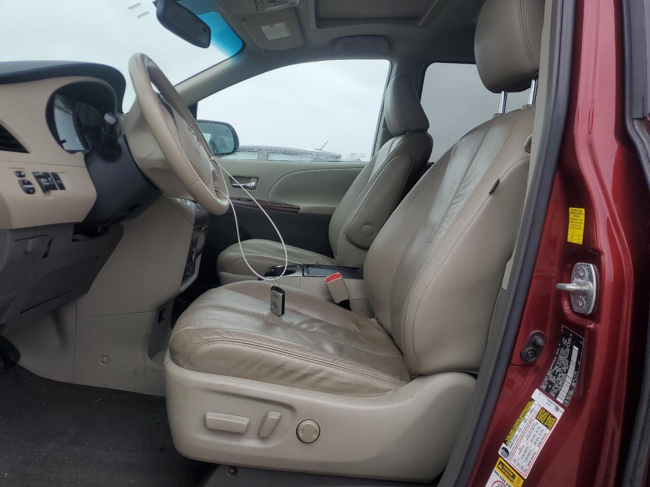 2011 TOYOTA SIENNA XLE - Фото 7
