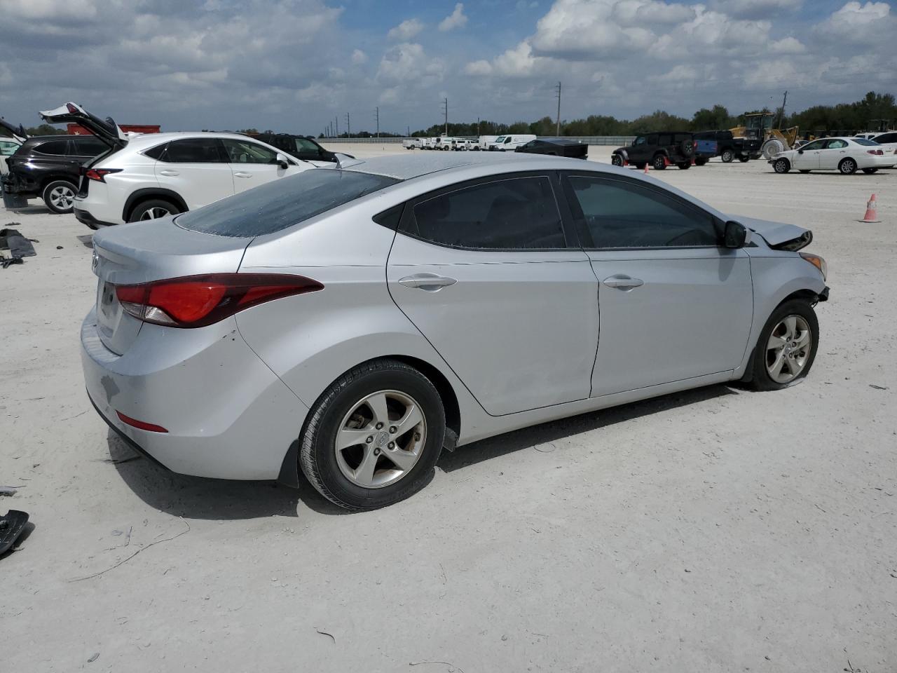 2015 HYUNDAI ELANTRA SE - Фото 3