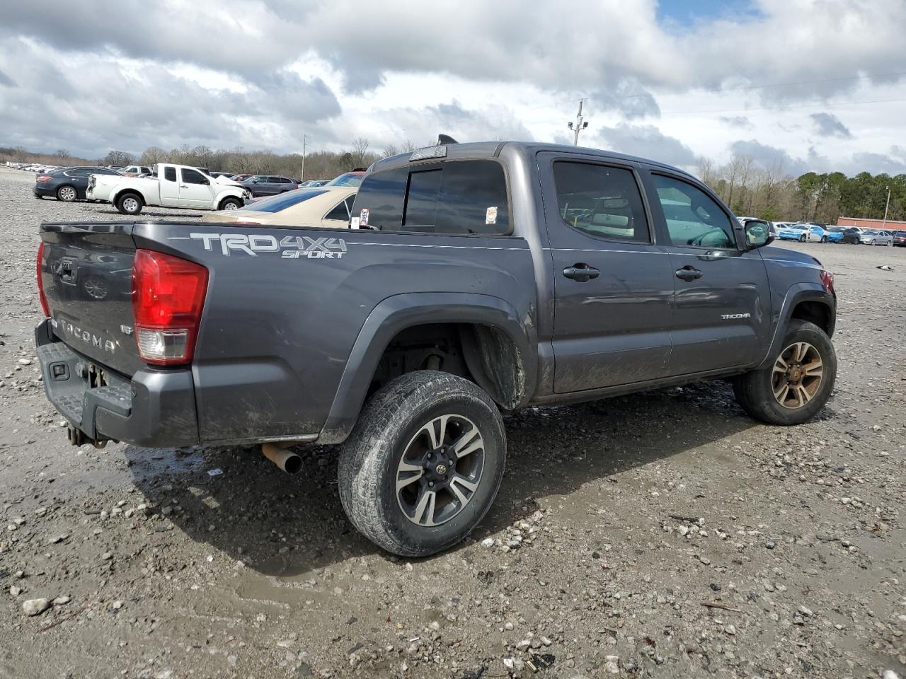 2017 TOYOTA TACOMA DOU - Фото 3