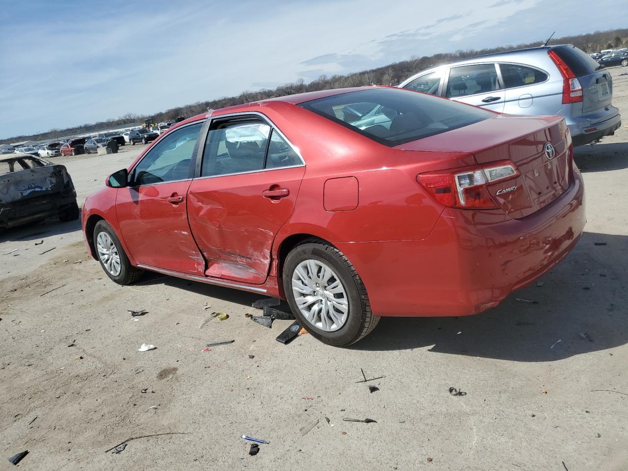 2013 TOYOTA CAMRY L - Фото 2