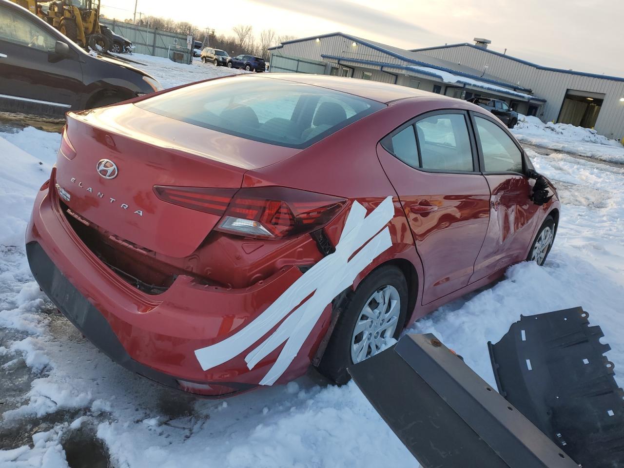 2019 HYUNDAI ELANTRA SE - Фото 3
