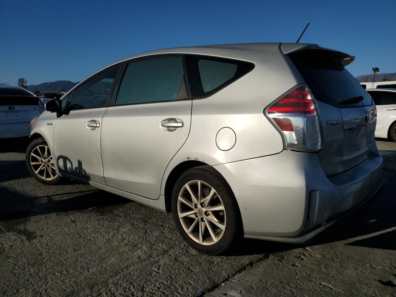 2015 TOYOTA PRIUS V - Image 2