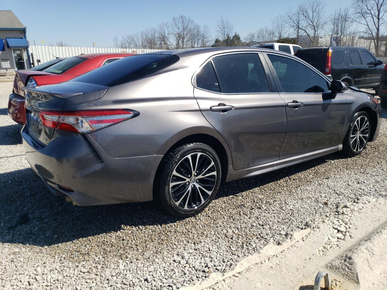 2018 TOYOTA CAMRY L - Фото 3