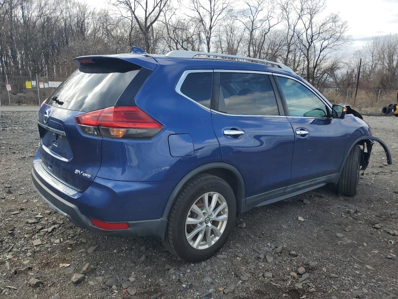2017 NISSAN ROGUE SV - Фото 3