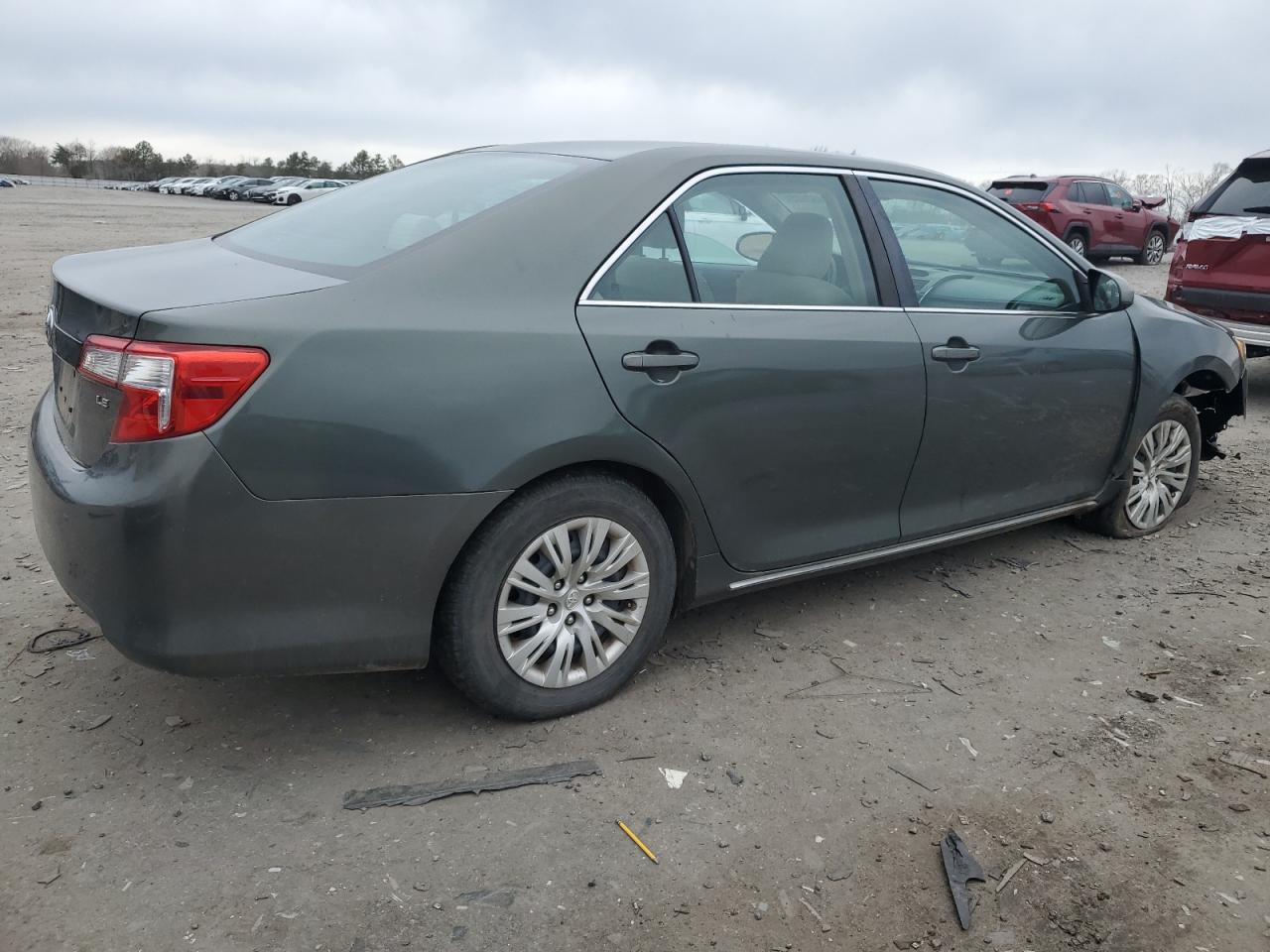 2014 TOYOTA CAMRY L - Фото 3