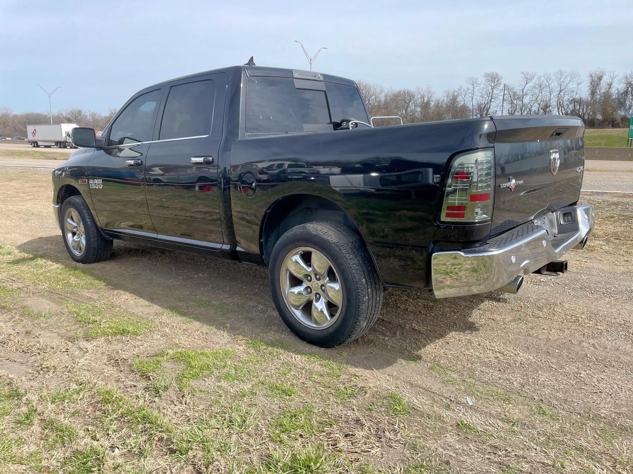 2017 RAM 1500 SLT - Image 3