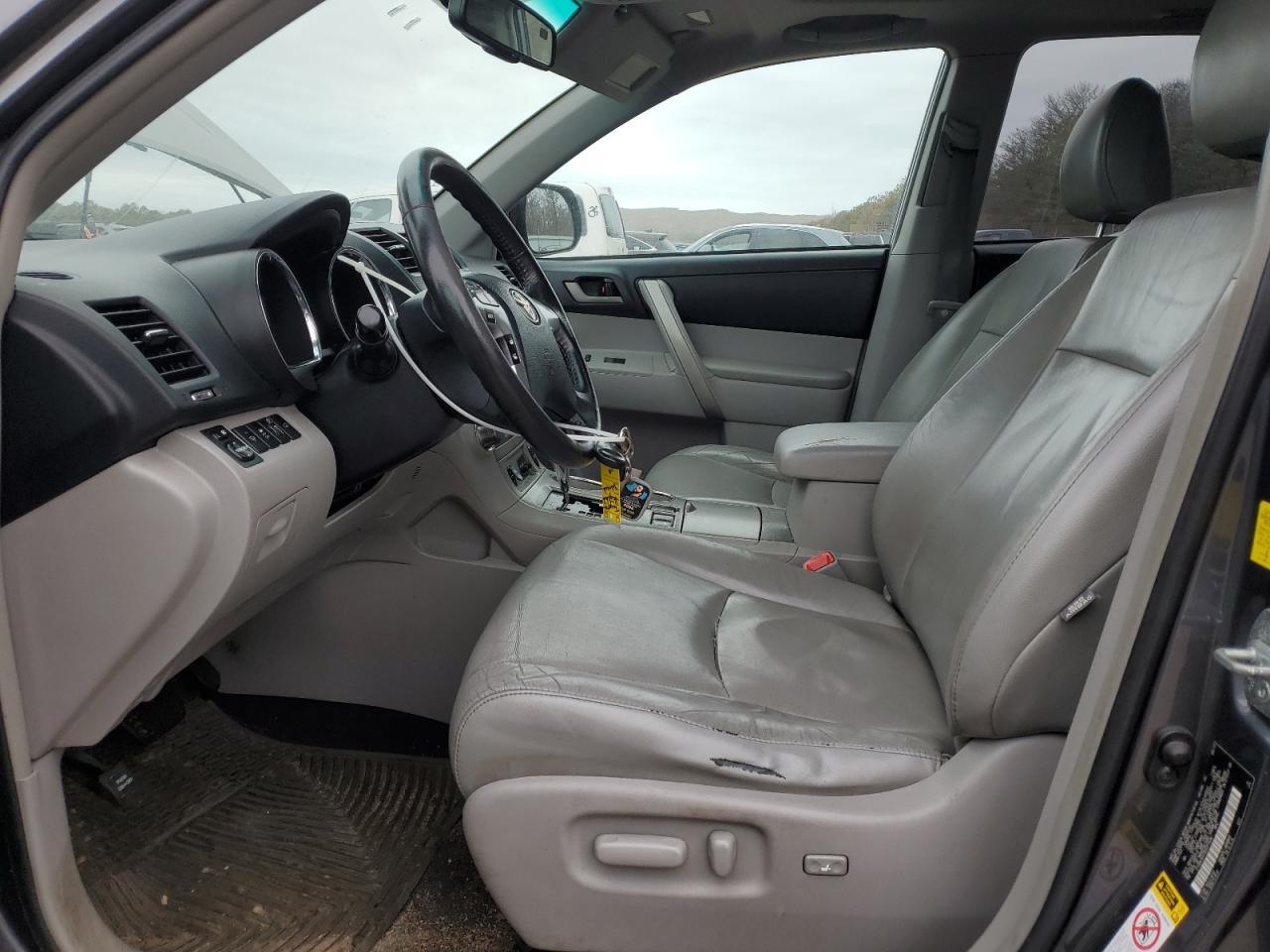 2011 TOYOTA HIGHLANDER - Фото 7