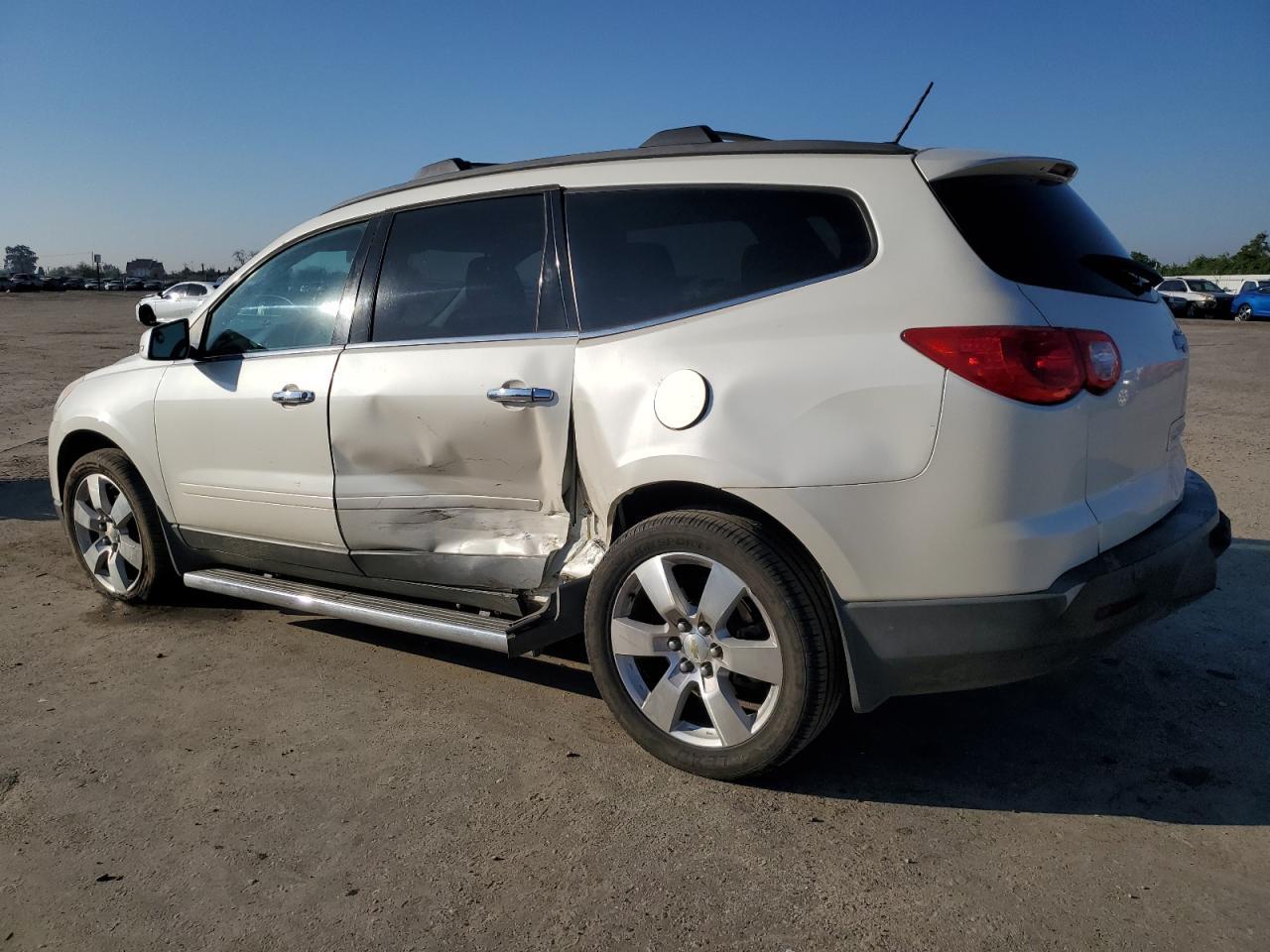 2012 CHEVROLET TRAVERSE L - Image 2
