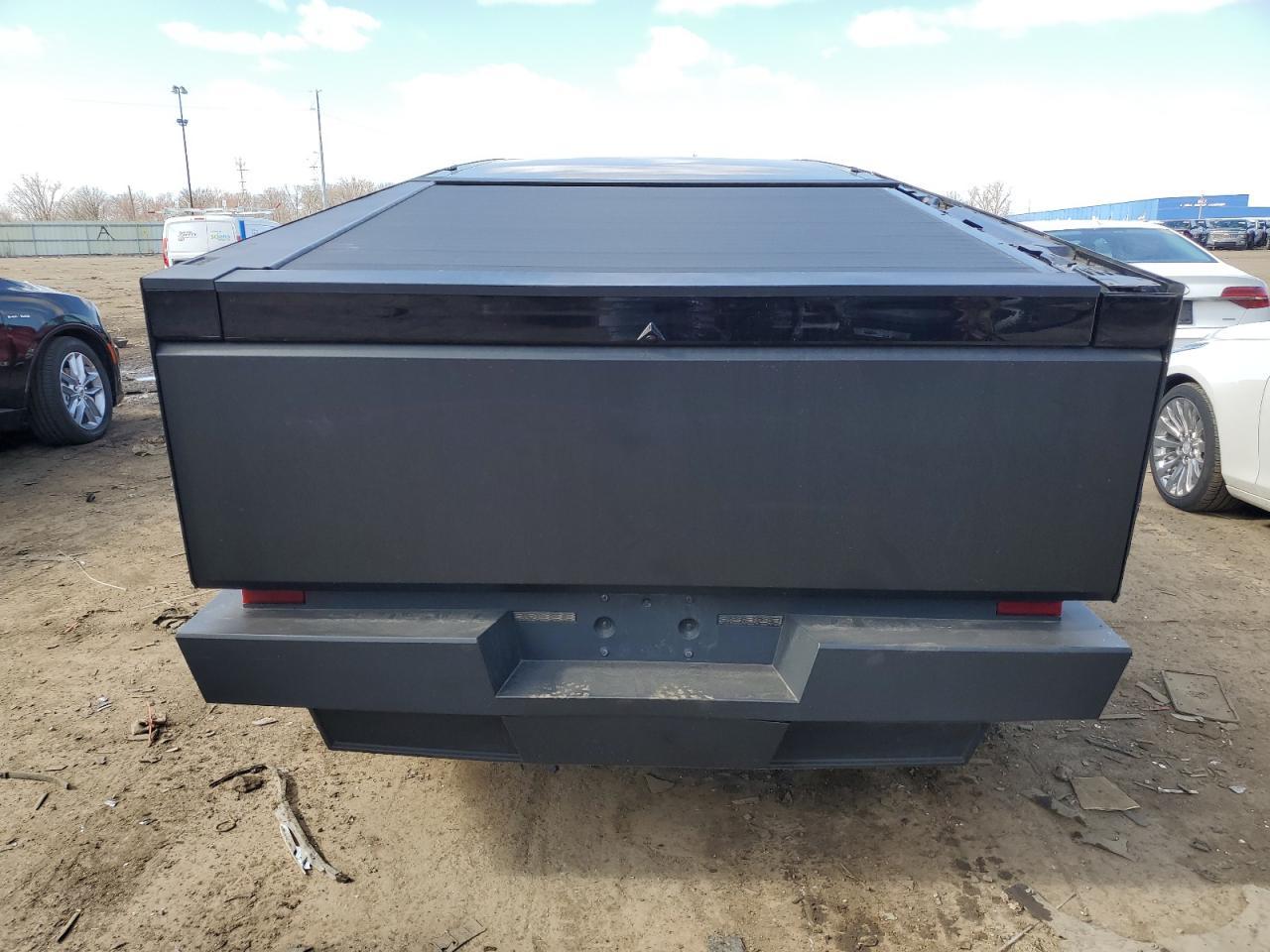 2024 TESLA CYBERTRUCK - Image 6