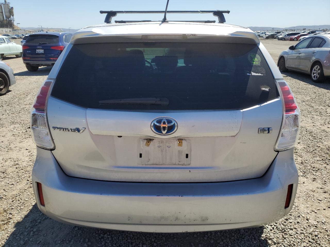 2016 TOYOTA PRIUS V - Image 6