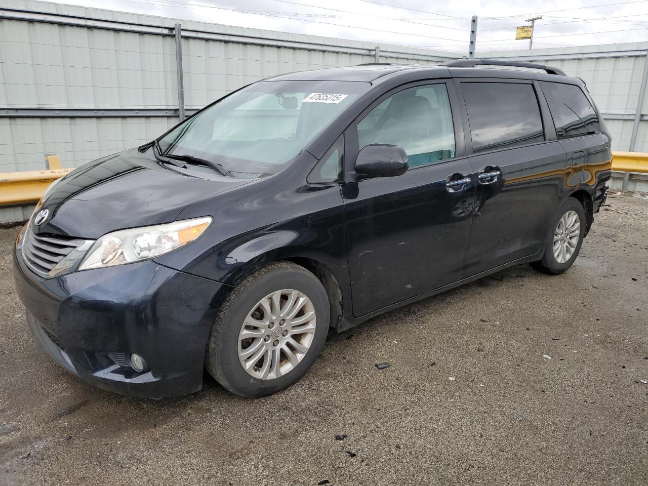 2015 TOYOTA SIENNA XLE