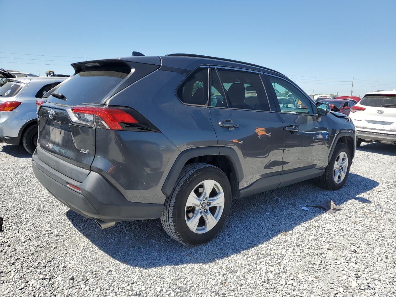 2020 TOYOTA RAV4 XLE - Фото 3