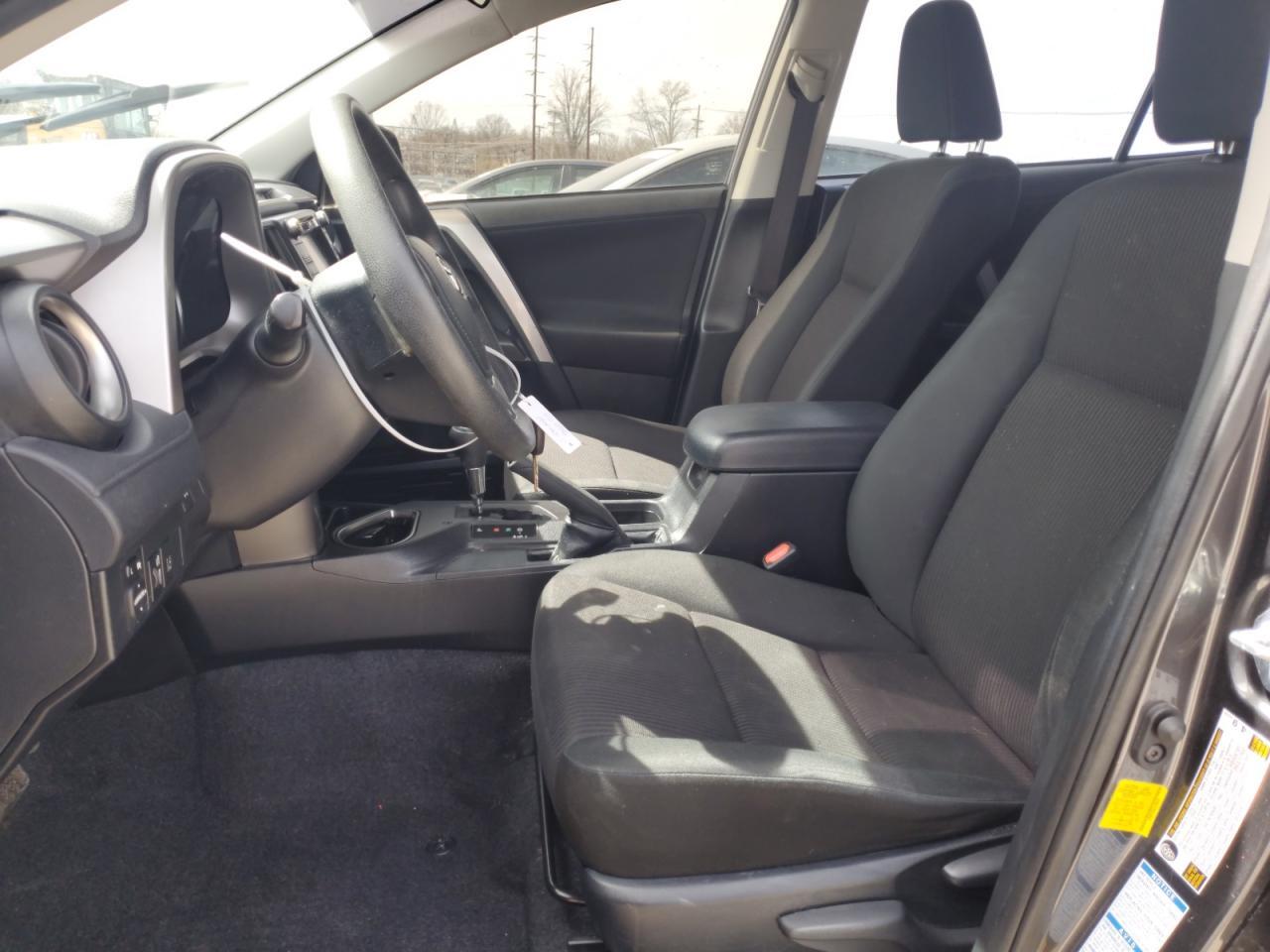 2018 TOYOTA RAV4 LE - Фото 7