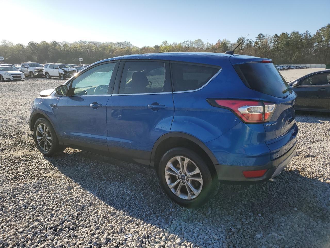 2017 FORD ESCAPE SE - Image 2