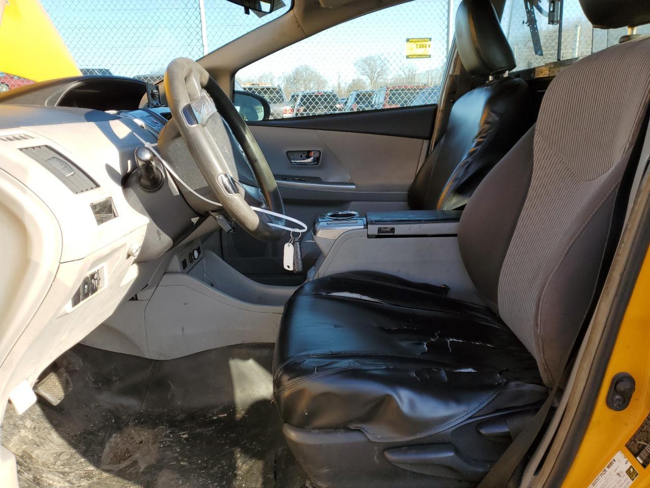 2016 TOYOTA PRIUS V - Фото 7