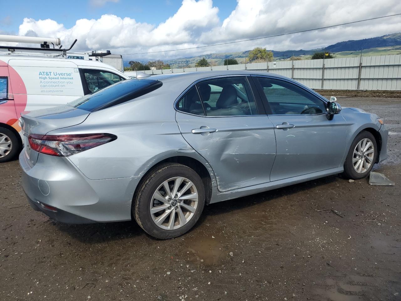 2023 TOYOTA CAMRY LE - Фото 3