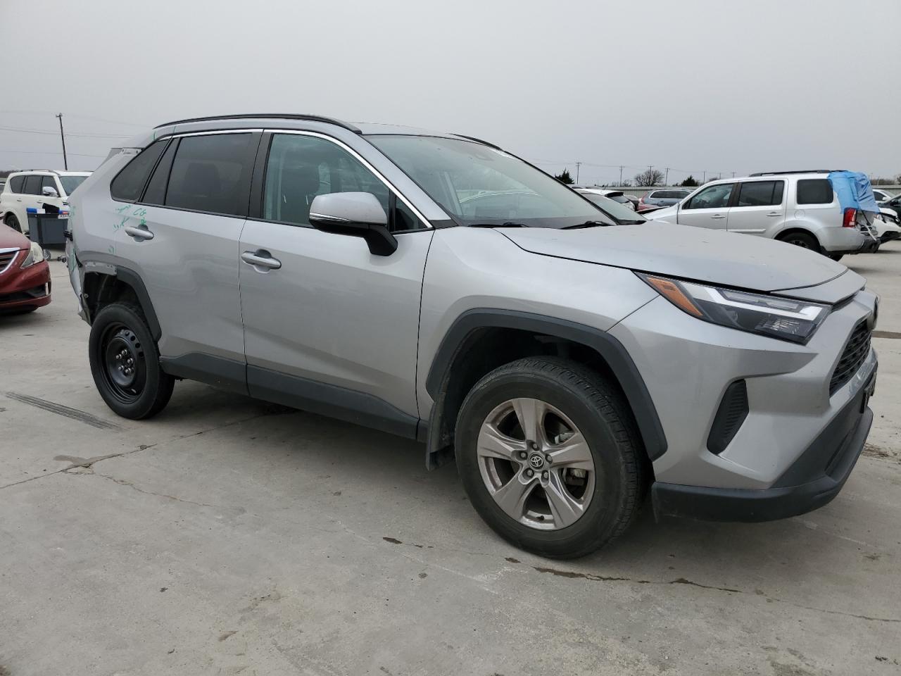 2022 TOYOTA RAV4 XLE - Фото 4