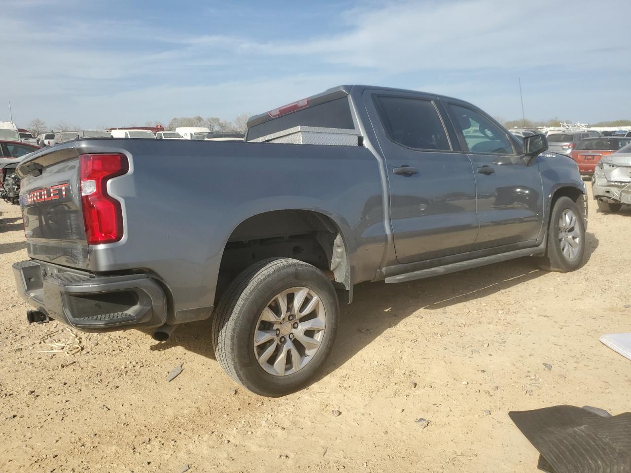 2021 CHEVROLET SILVERADO - Фото 3
