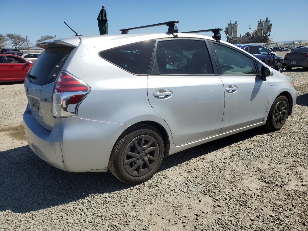 2016 TOYOTA PRIUS V - Image 3