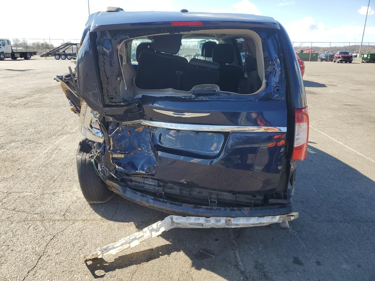 2014 CHRYSLER TOWN & COU - Image 6