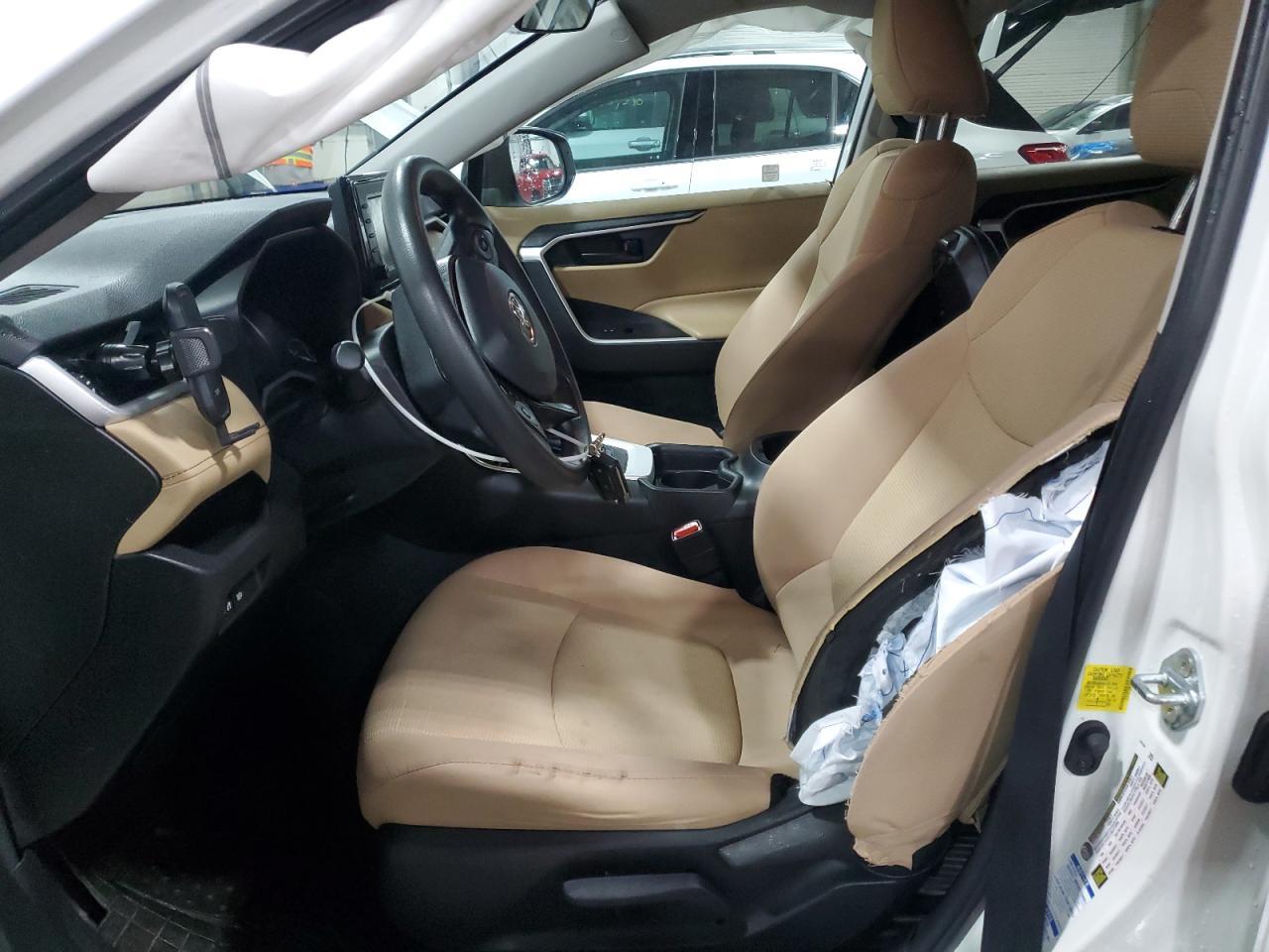 2021 TOYOTA RAV4 LE - Фото 7