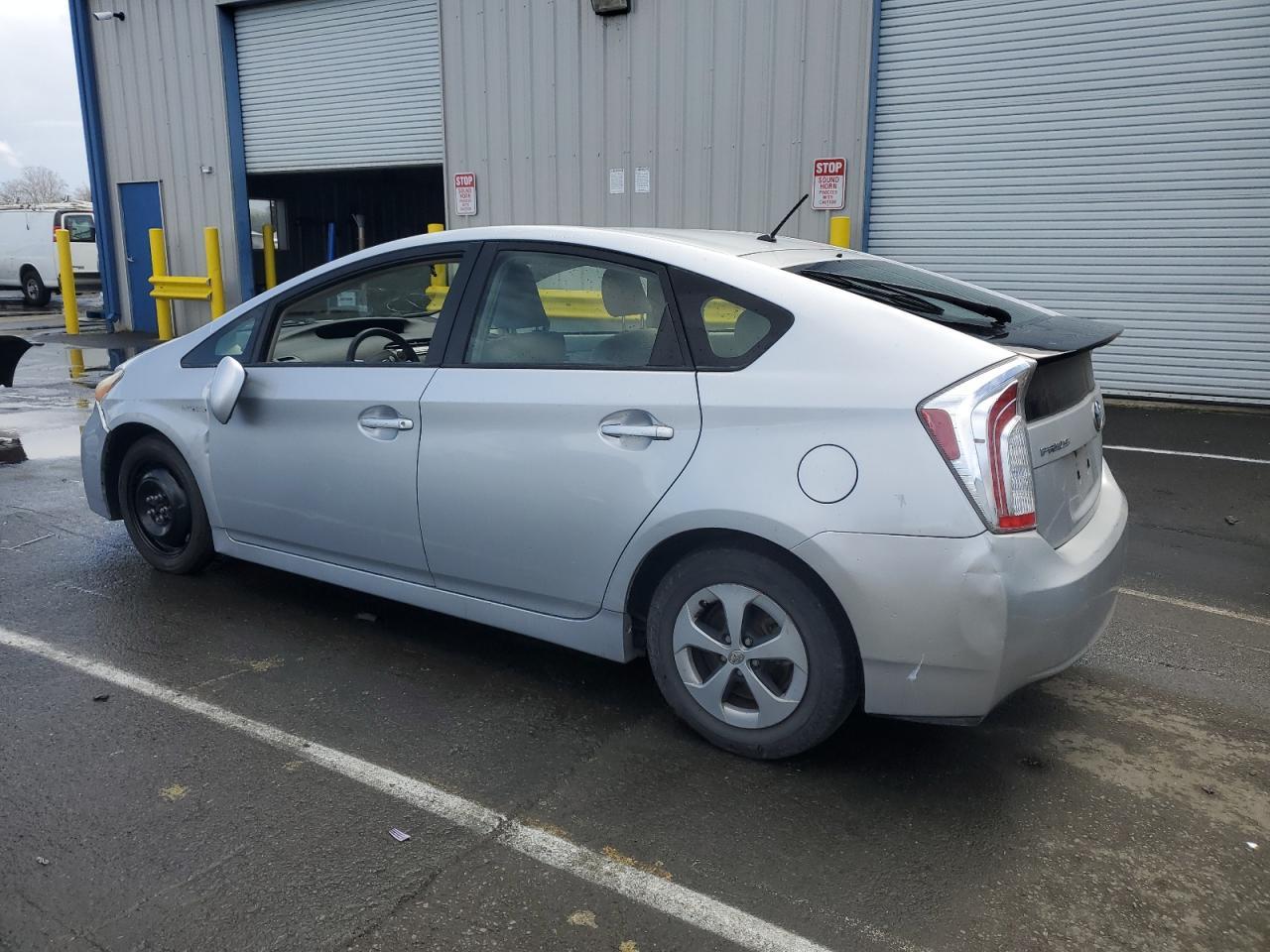 2015 TOYOTA PRIUS - Image 2