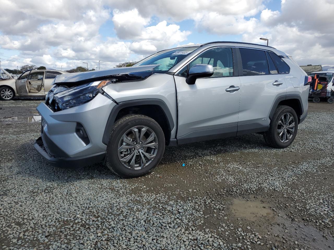 2024 TOYOTA RAV4 XLE P