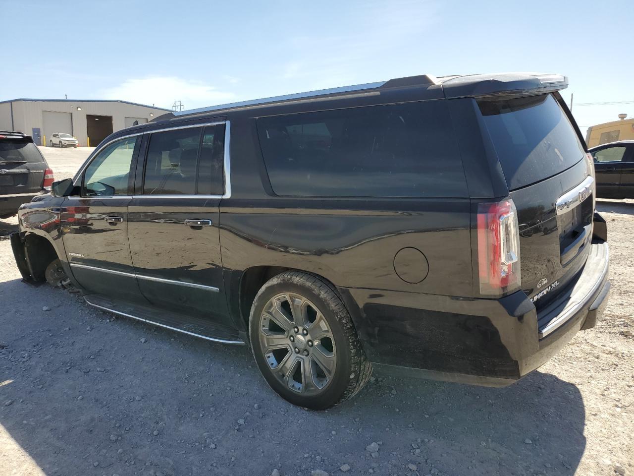 2016 GMC YUKON XL D - Фото 2