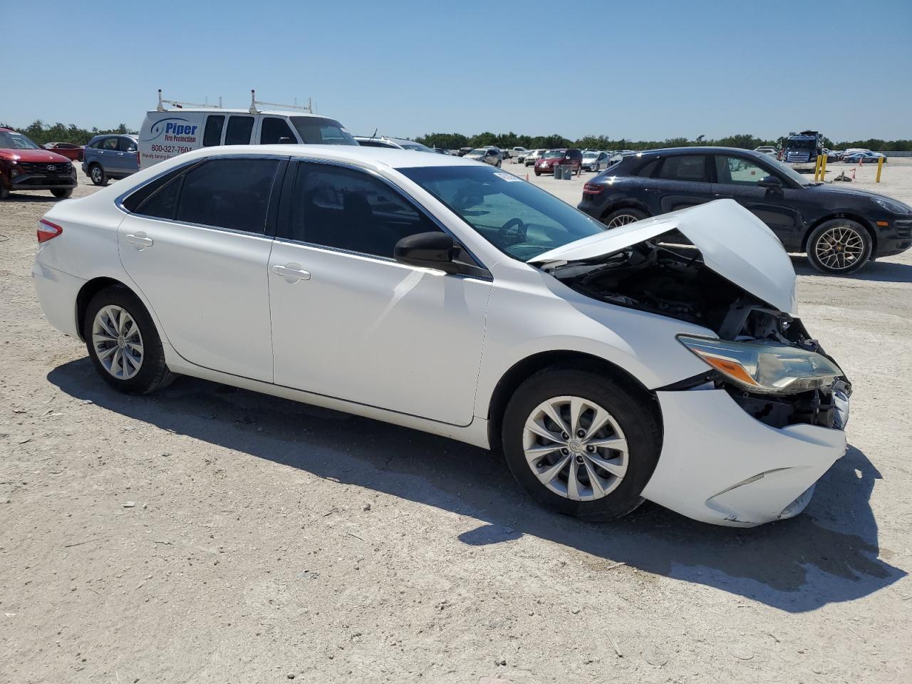 2016 TOYOTA CAMRY LE - Фото 4