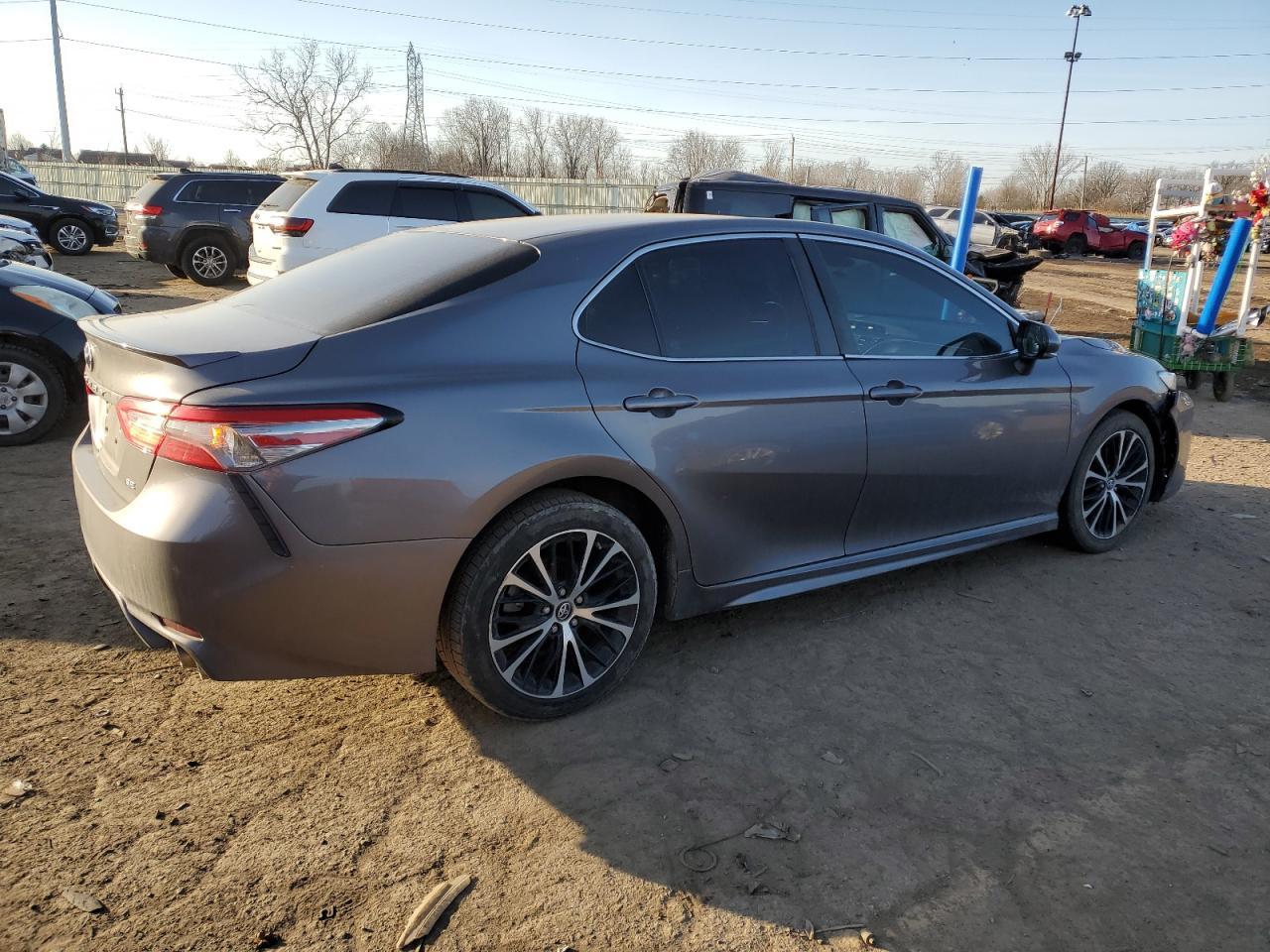 2018 TOYOTA CAMRY L - Фото 3