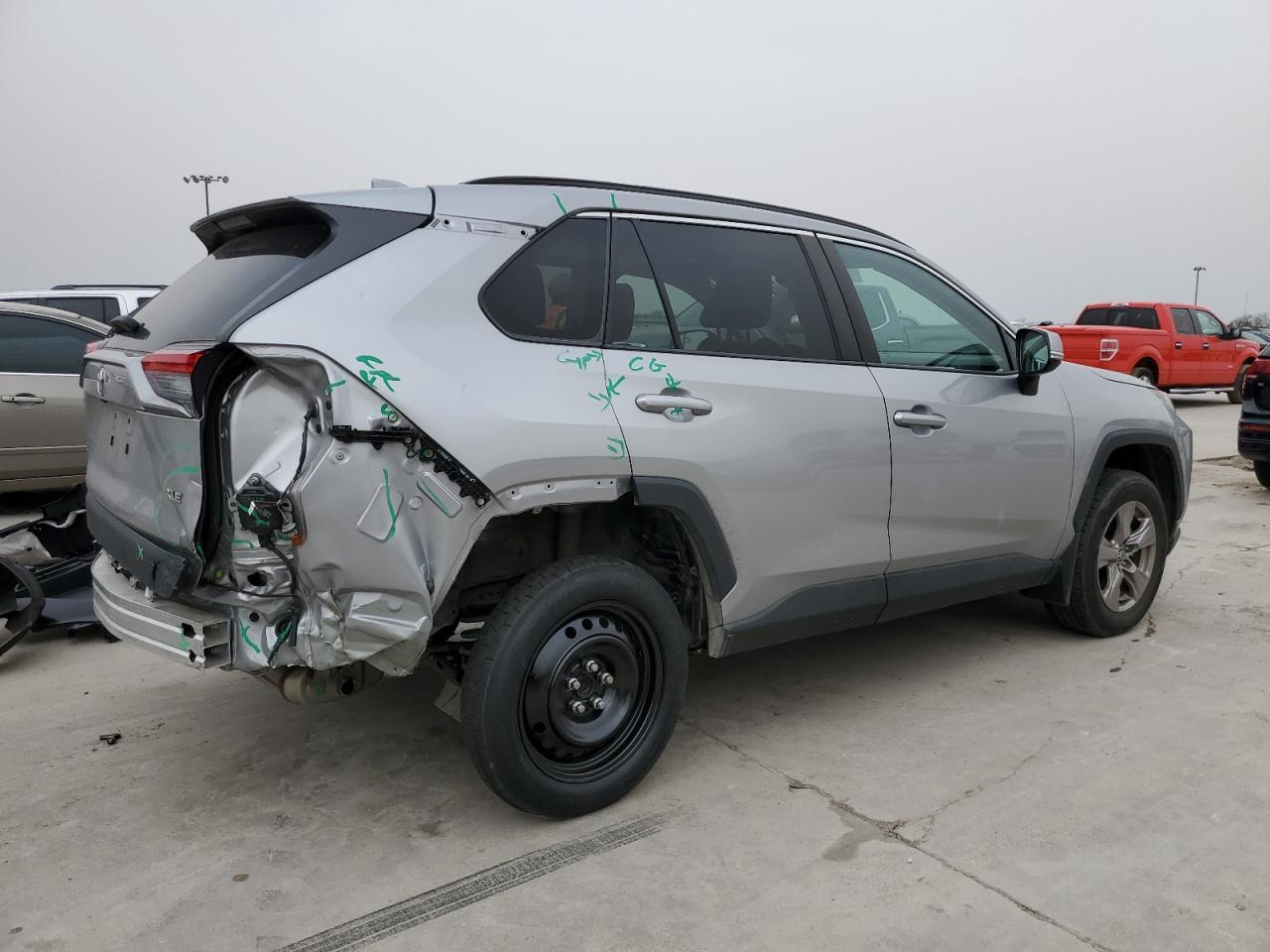 2022 TOYOTA RAV4 XLE - Фото 3